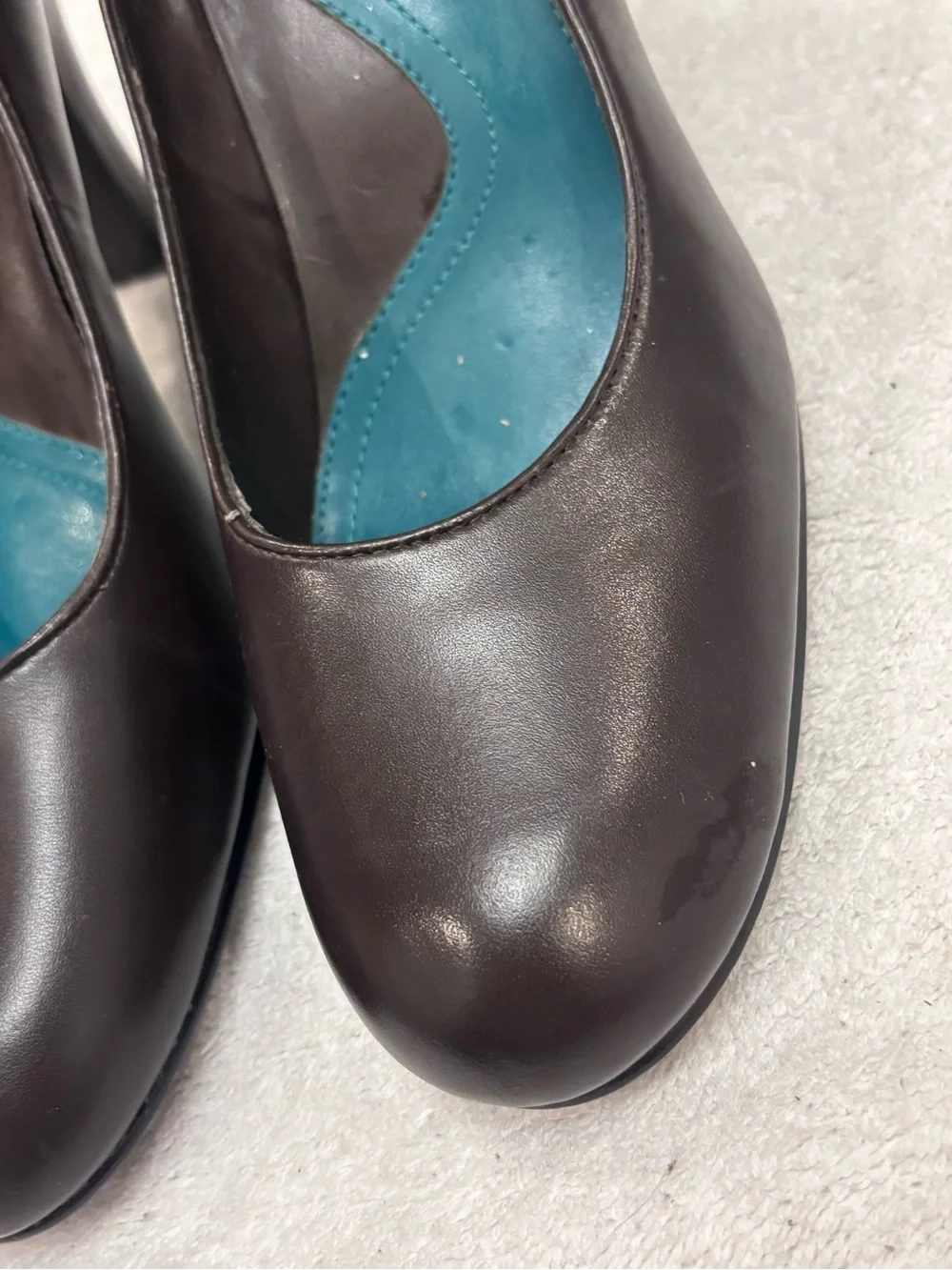 Brand New Stylish Aerosoles Heels - Size 8 M - Heel 3 1/4 inches - box 18